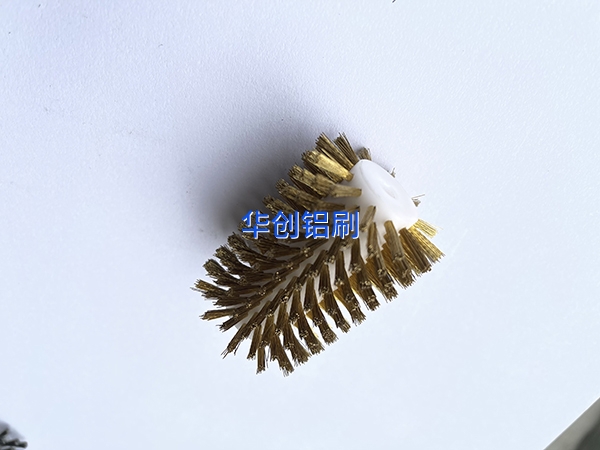 鋼絲刷輥是怎樣去除油漬和污垢的呢？